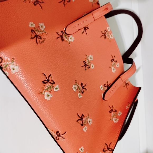 Coach Charlie Carryall 28 With Floral Print - Picture 8 of 16